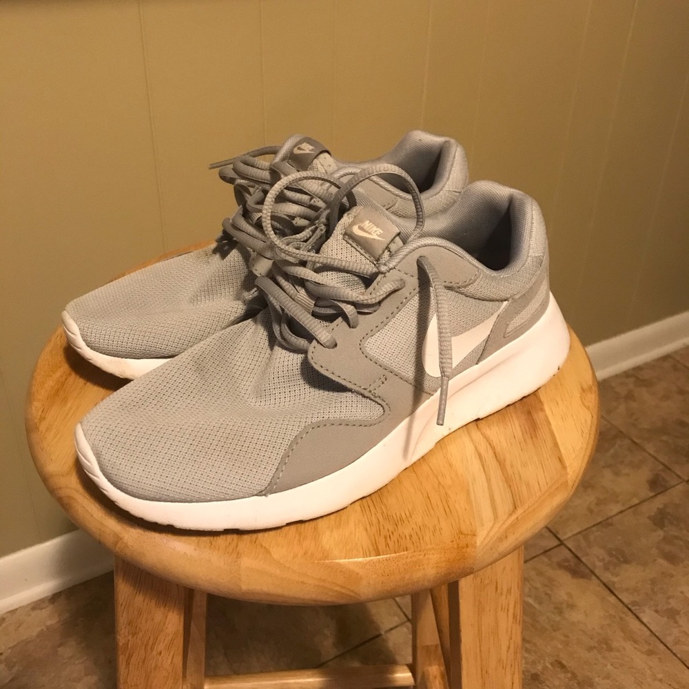 Nike Tennis Shoes